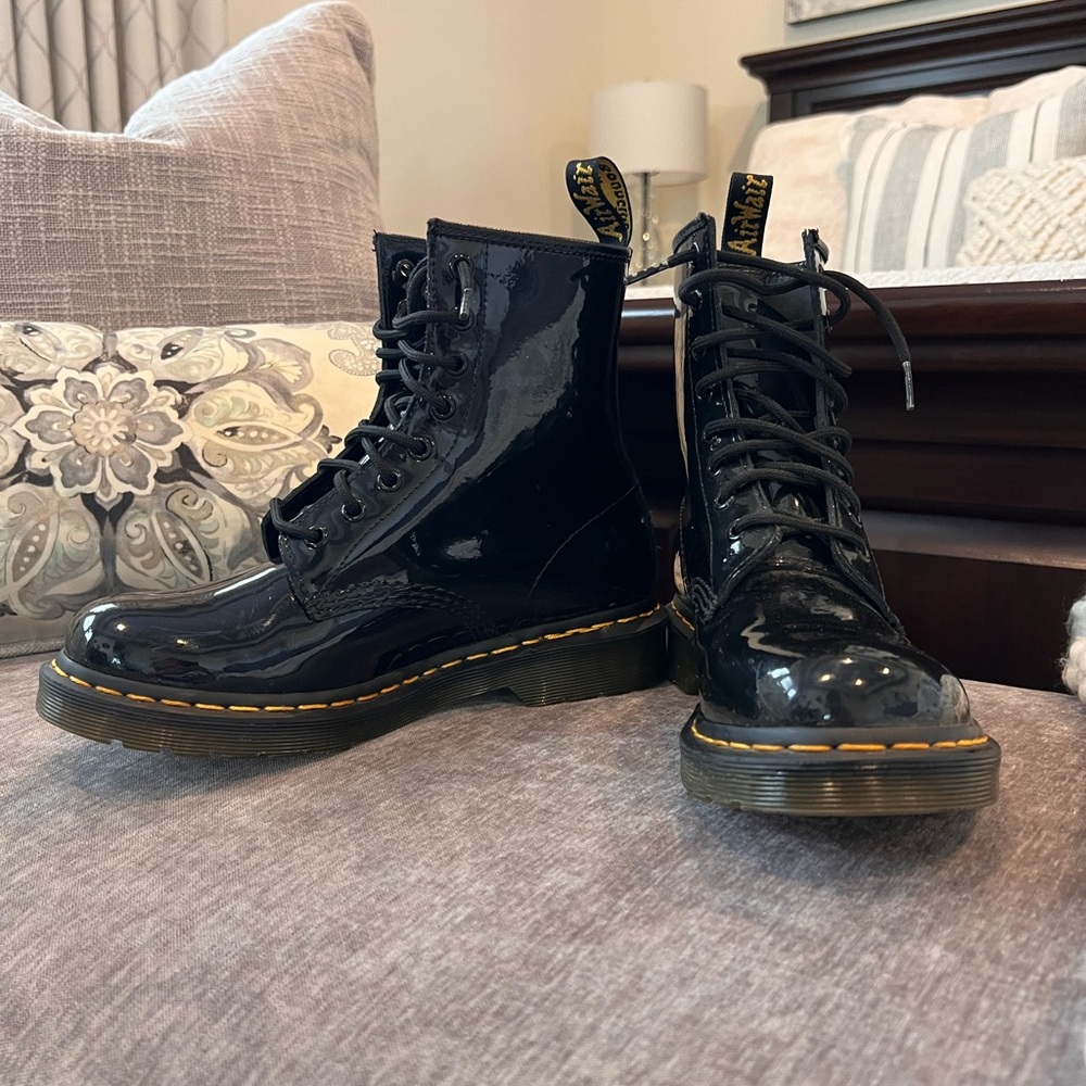 Size 8 patent leather Doc Martens in pristine condition!